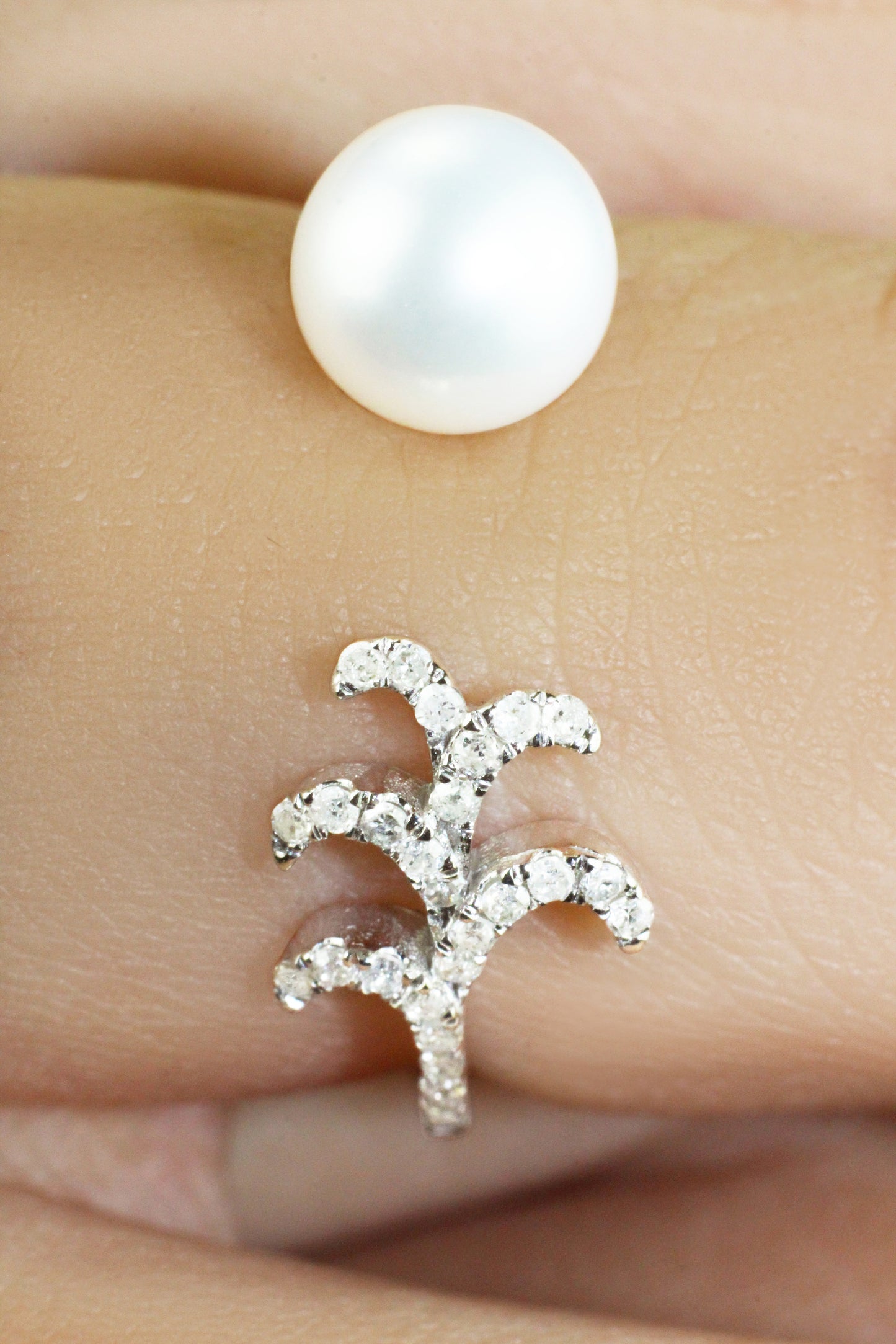 Belantina 1/10 Carat Diamond and Freshwater Pearl Open Leaf Ring In 14K Gold