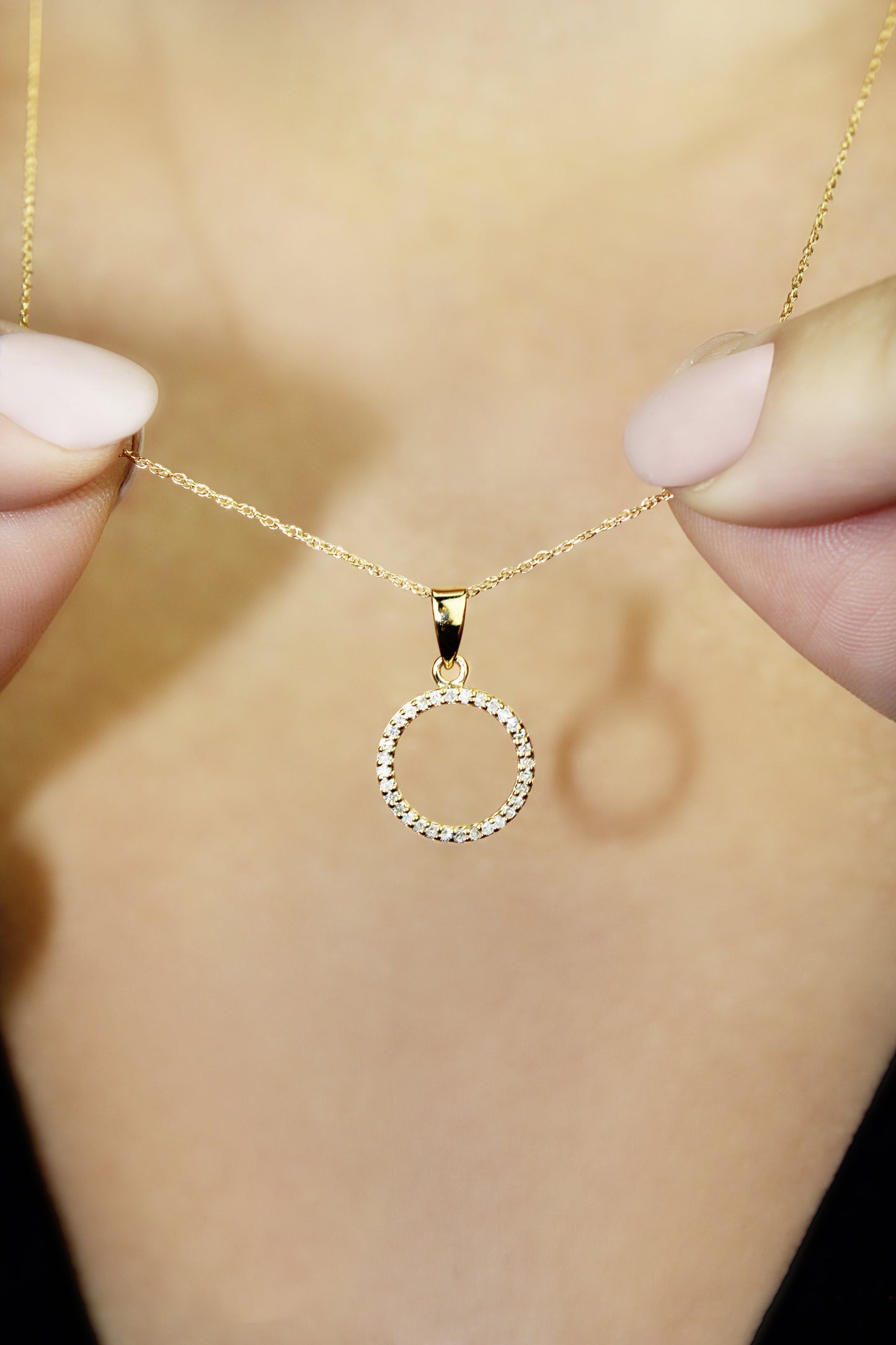 Belantina 1/10 Carat Diamond Circle Pendant Necklace for Women in 14k Gold