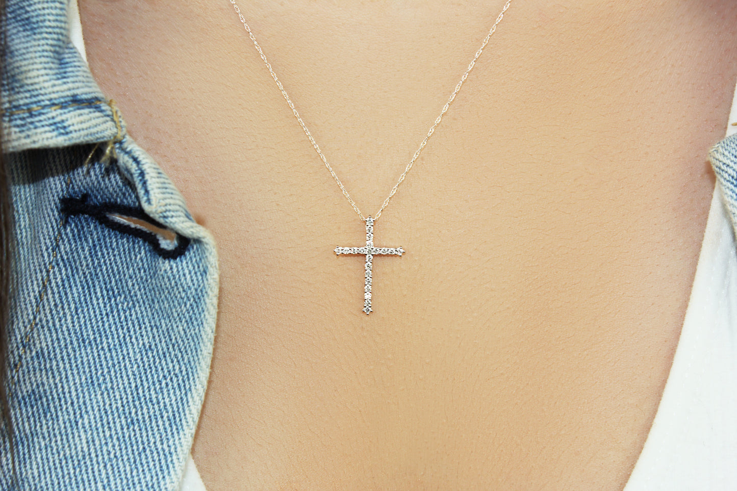 Belantina 1/4 Carat Natural Diamond Cross Pendant Set In Solid 14K Gold