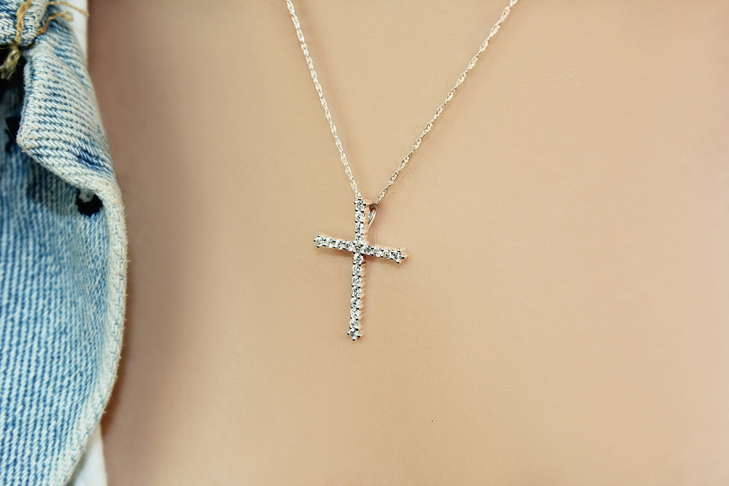 Belantina 1/4 Carat Natural Diamond Cross Pendant Set In Solid 14K Gold