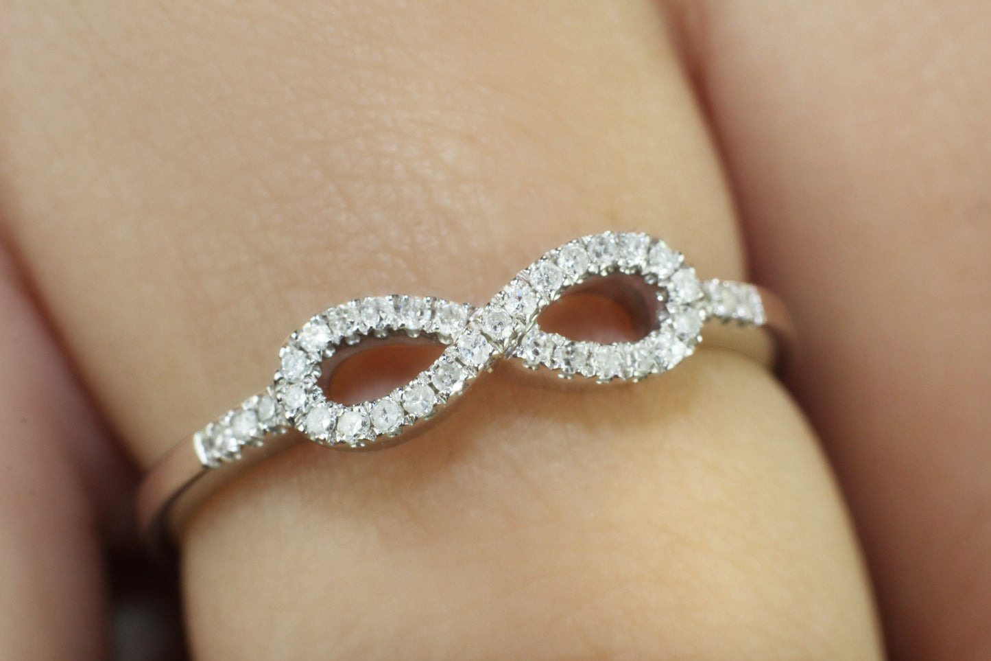 Belantina Diamond Infinity Ring