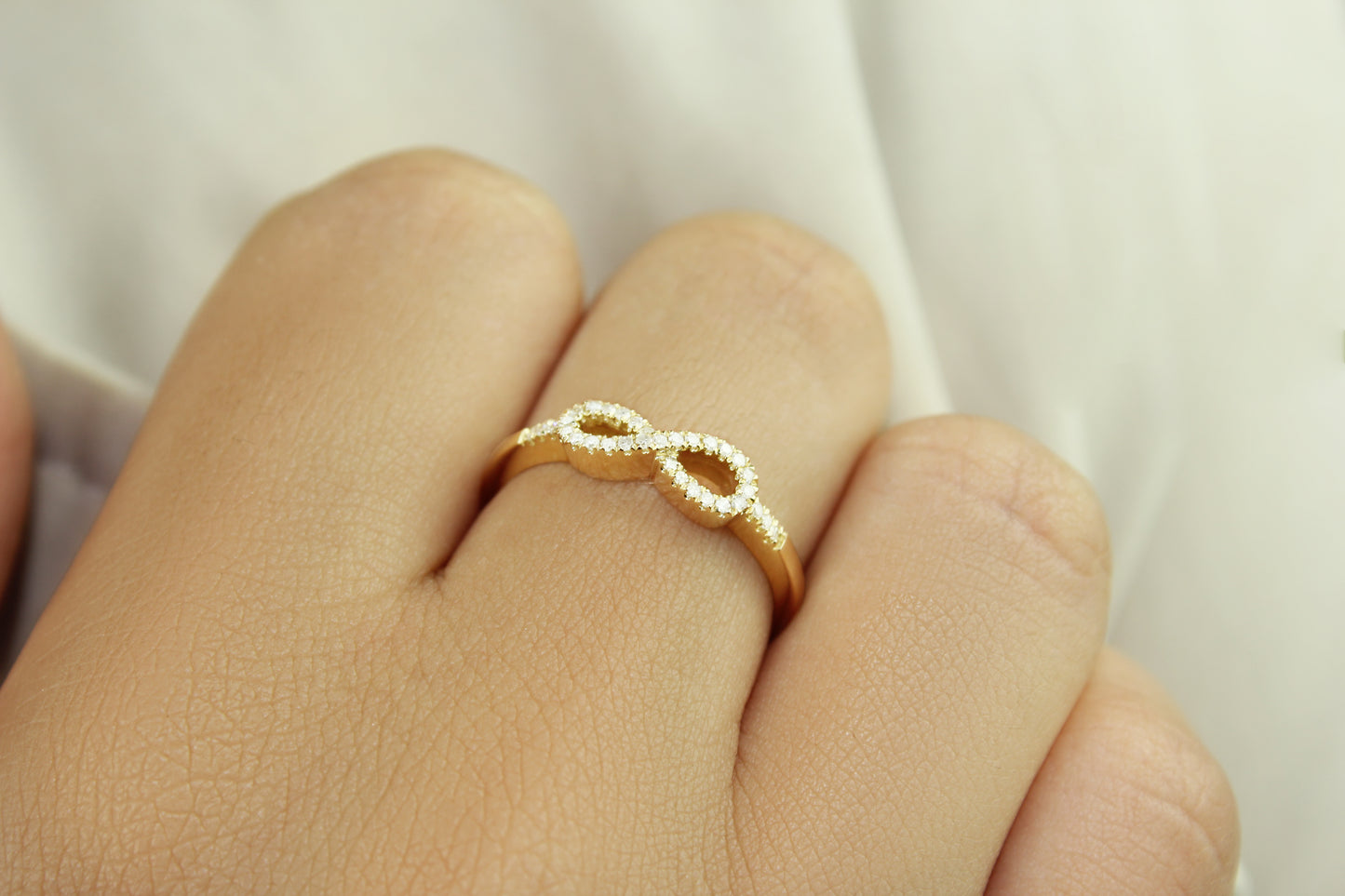 Belantina Diamond Infinity Ring