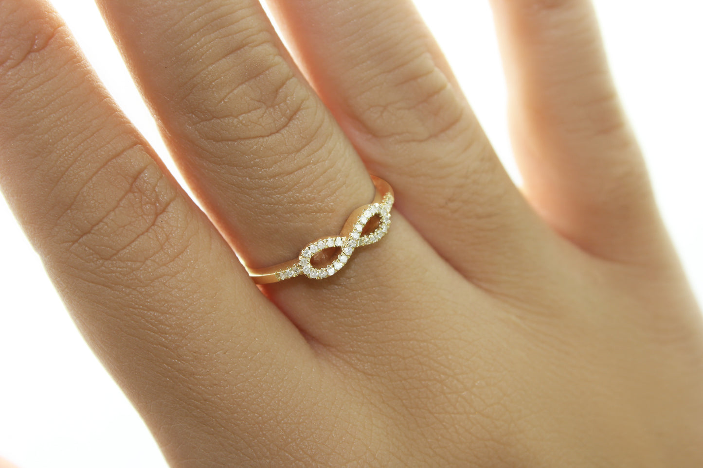 Belantina Diamond Infinity Ring