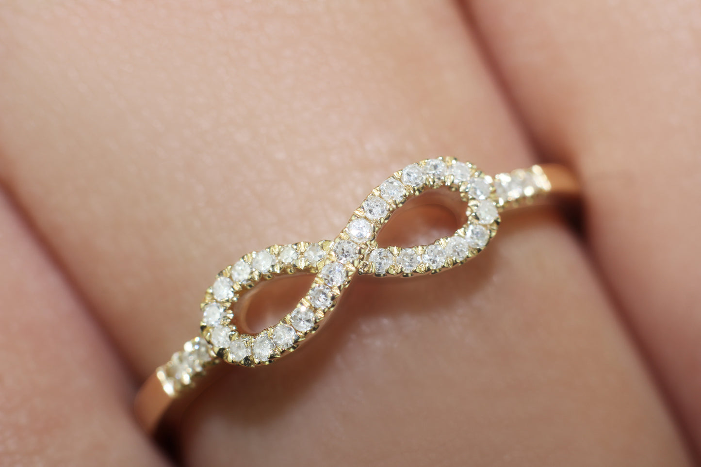 Belantina Diamond Infinity Ring