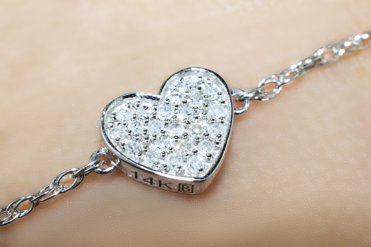 Belantina 14K Gold Diamond Heart Bracelet